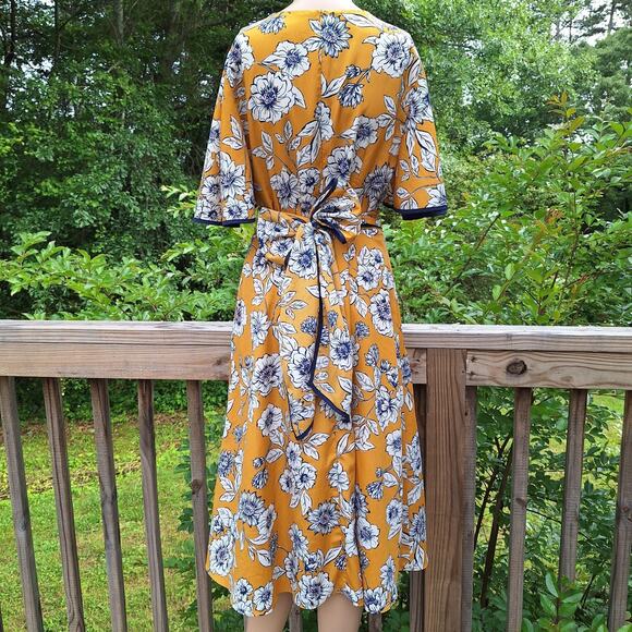 Eliza J Floral Fit & Flare Midi Dress Women's 8 Flutter Sleeve Pockets Retro - Picture 3 of 16